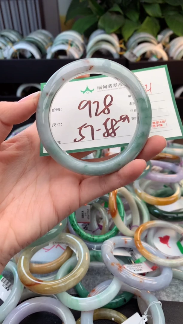 未镶嵌定制翡翠毛货需精细抛光+多人