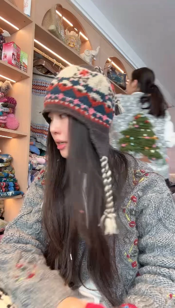 羊毛基色刺绣护耳帽