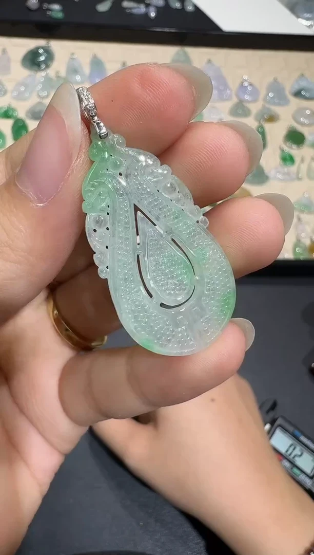 翡翠18K金镶嵌颈饰X0731-1501-88一件