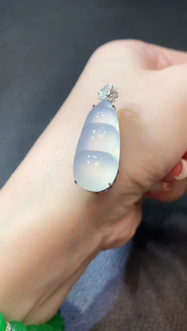 翡翠18K金镶嵌吊坠(不含链)D41