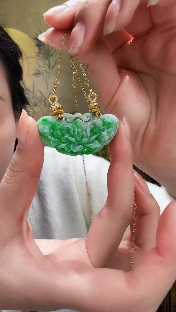 颈饰未镶嵌翡翠吊坠