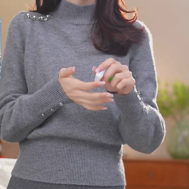 【Jason colors】时尚轻奢设计百搭钉珠款打底衫毛衣女秋冬款上衣