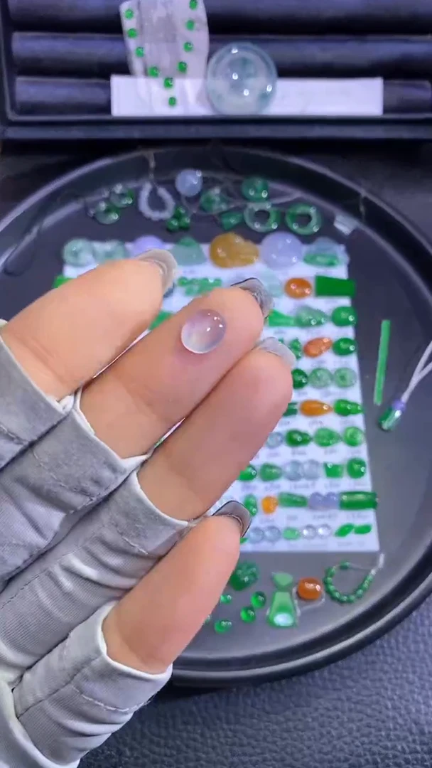 未镶嵌挂件翡翠蛋面