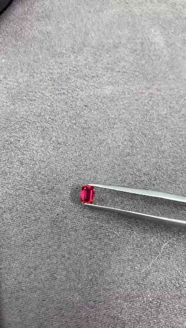 【闪购商品】彩色蓝宝石裸石未镶嵌a- 0.55ct