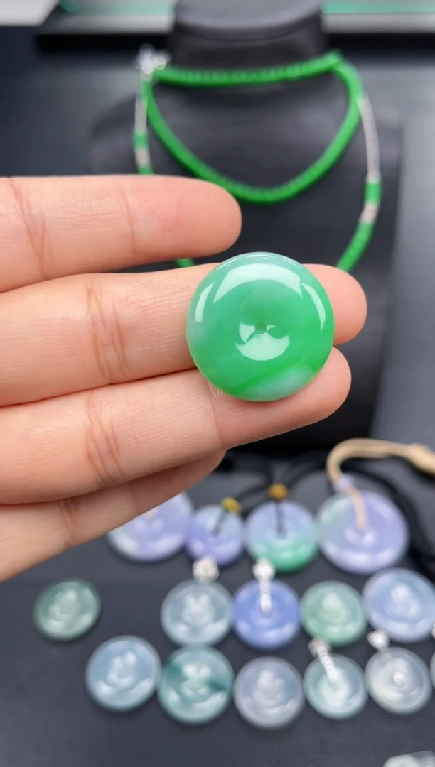 翡翠未镶嵌吊坠(不含链)多人