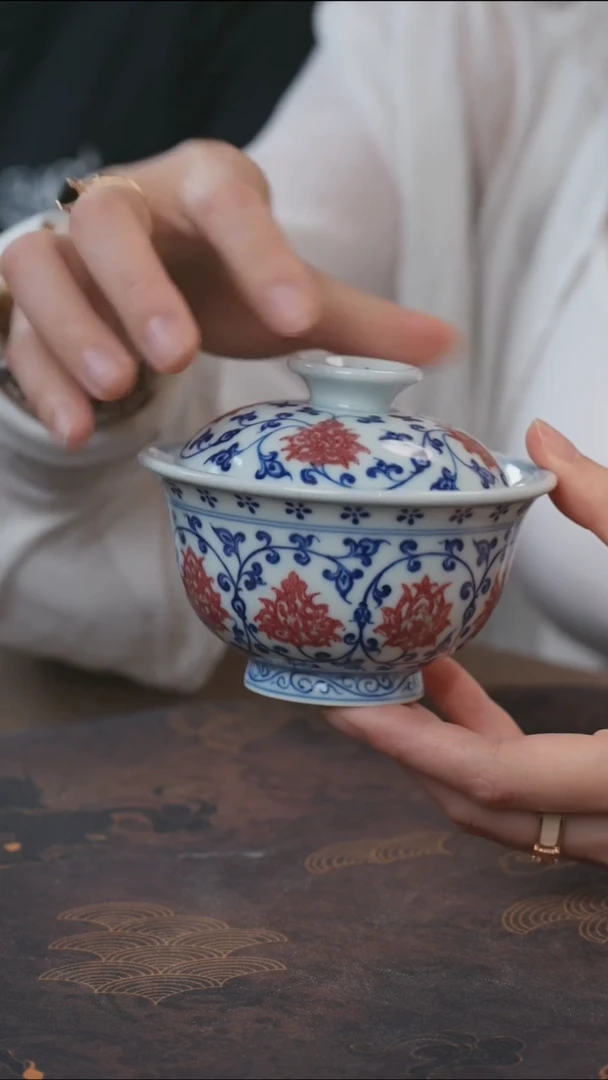 宁封窑青花釉里红缠枝莲二才压手盖碗