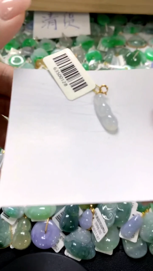 翡翠18K金镶嵌颈饰1111111111111111