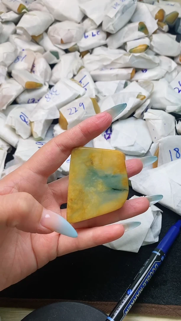 翡翠未镶嵌颈饰翡翠挂件