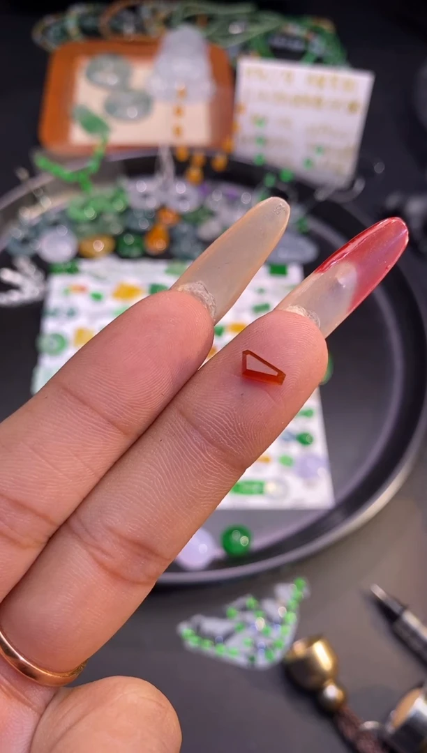 【闪购商品】翡翠挂件未镶嵌切割