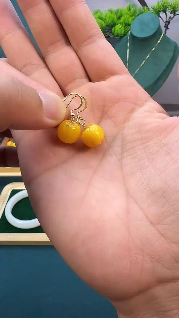 14K金镶嵌蜜蜡耳饰E01