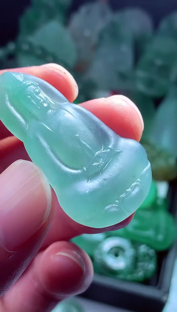 未镶嵌定制翡翠阔****?翡翠毛货定制