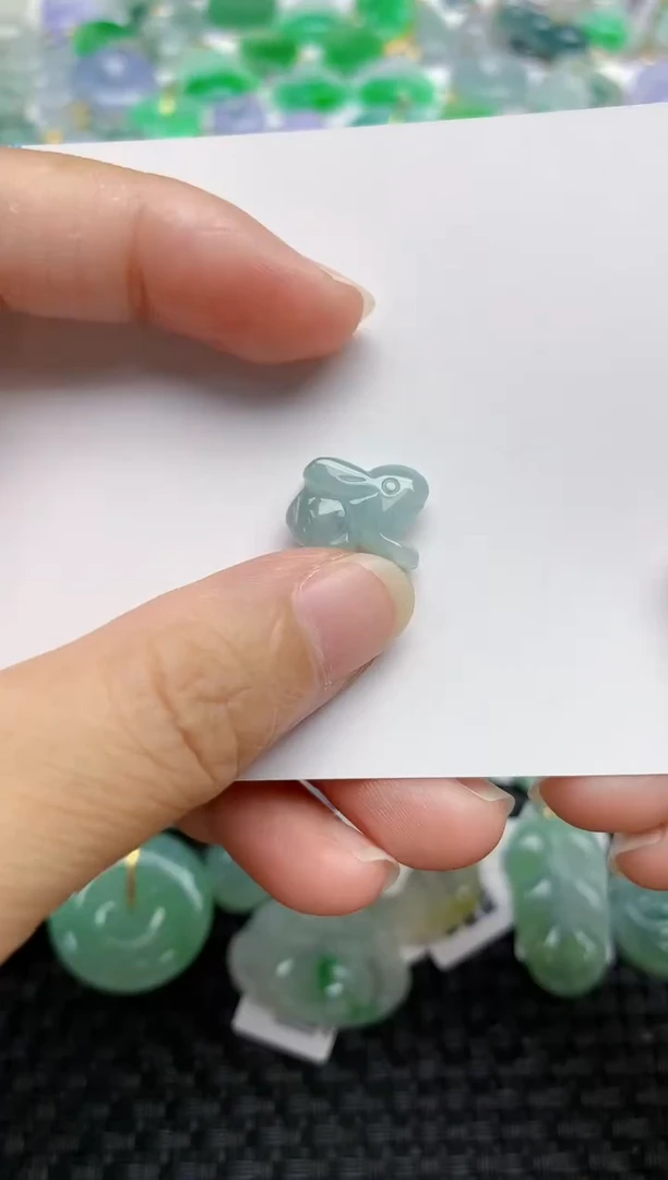 翡翠未镶嵌颈饰天然A货翡翠