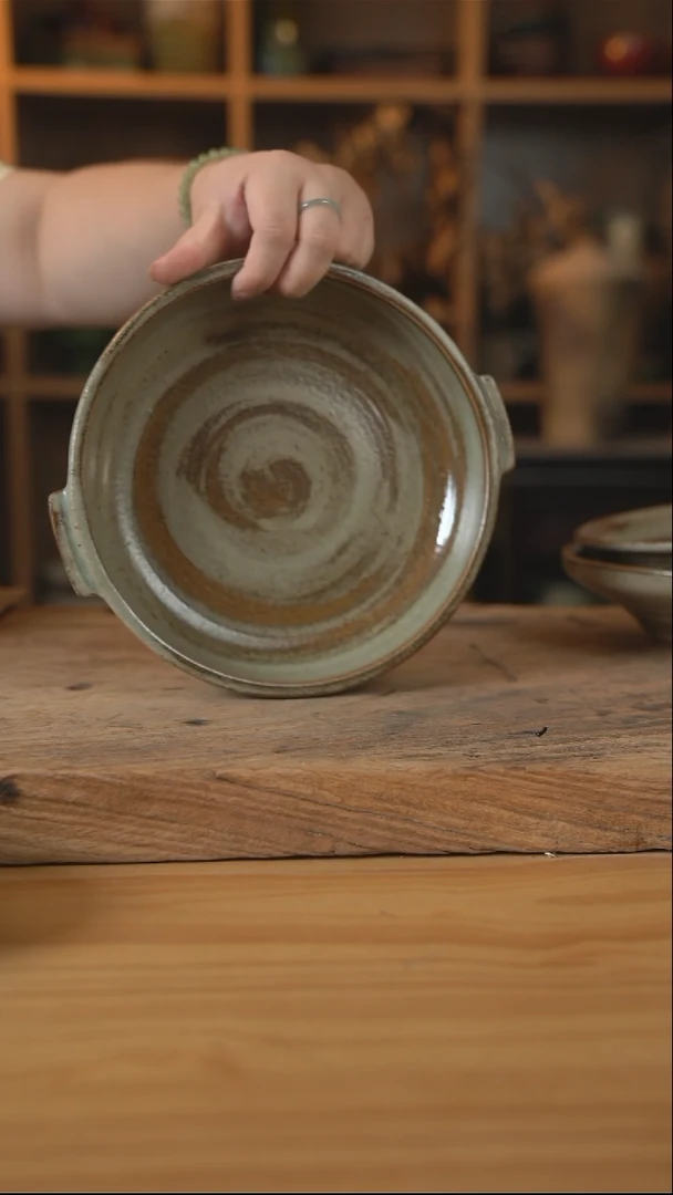 岁月风情的8英寸双耳盘