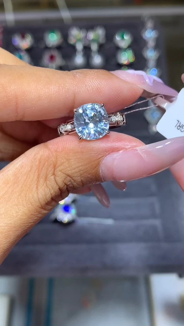 18K金镶嵌戒圈海蓝宝石2.85CT
