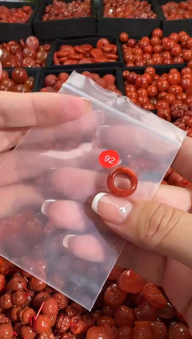 颈饰未镶嵌南红玛瑙1