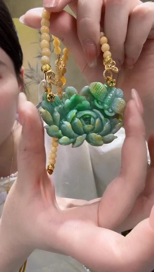 翡翠未镶嵌颈饰吊坠