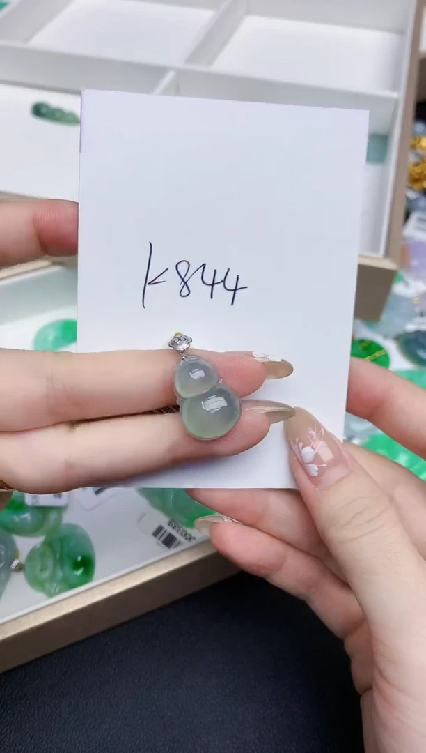 翡翠18K金镶嵌颈饰天然缅甸A货翡翠