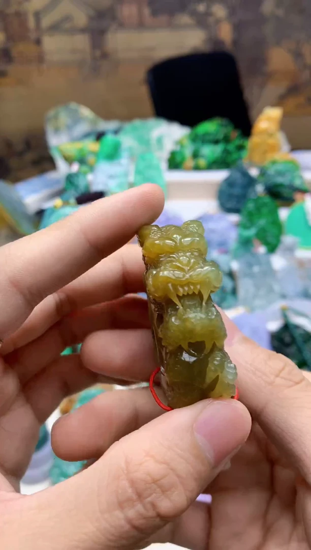 颈饰未镶嵌翡翠牛*天然A货翡翠