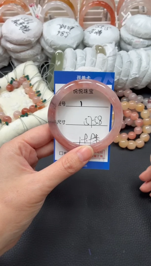 未镶嵌手镯石英质玉1