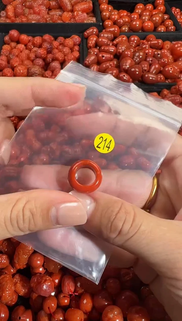 颈饰未镶嵌南红玛瑙1