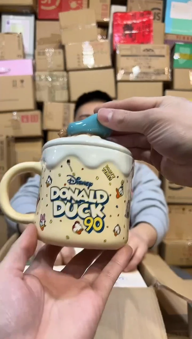 【闪购商品】杯原盒90周年唐老鸭带盖杯