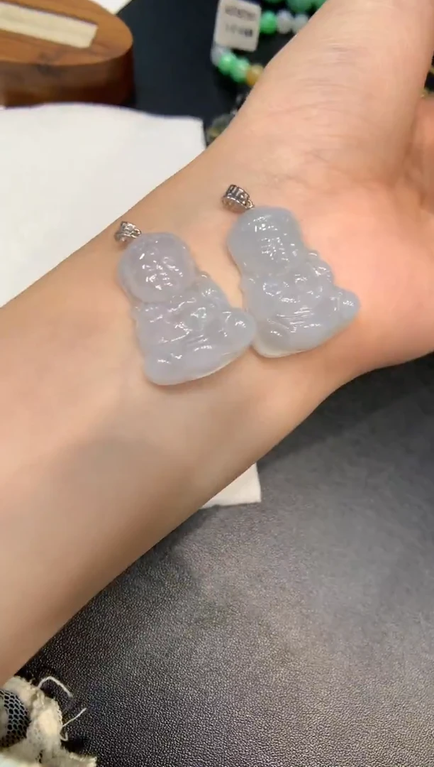 颈饰18K金镶嵌翡翠宝宝佛 多样性发一件