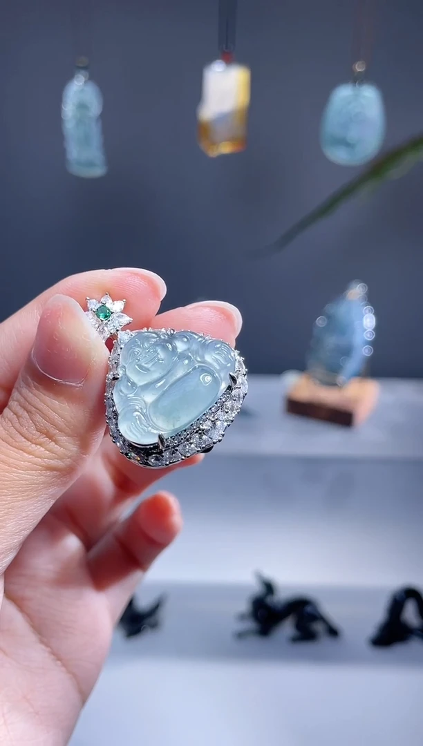 翡翠铂Pt900镶嵌颈饰佛公