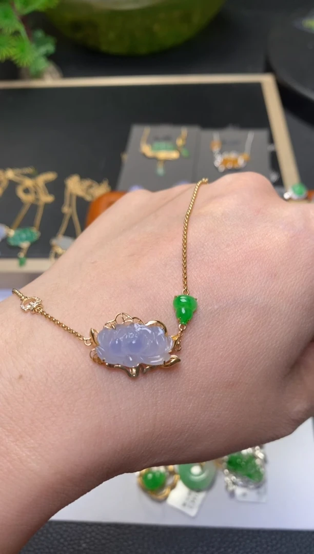 颈饰18K金镶嵌翡翠净货36146