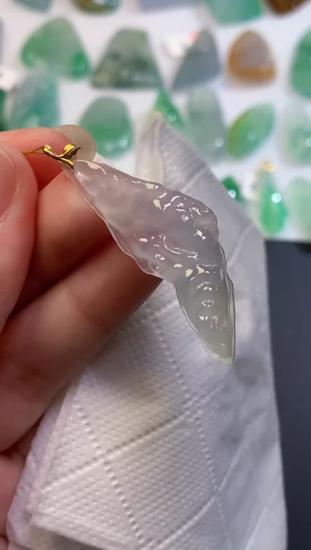 颈饰未镶嵌翡翠