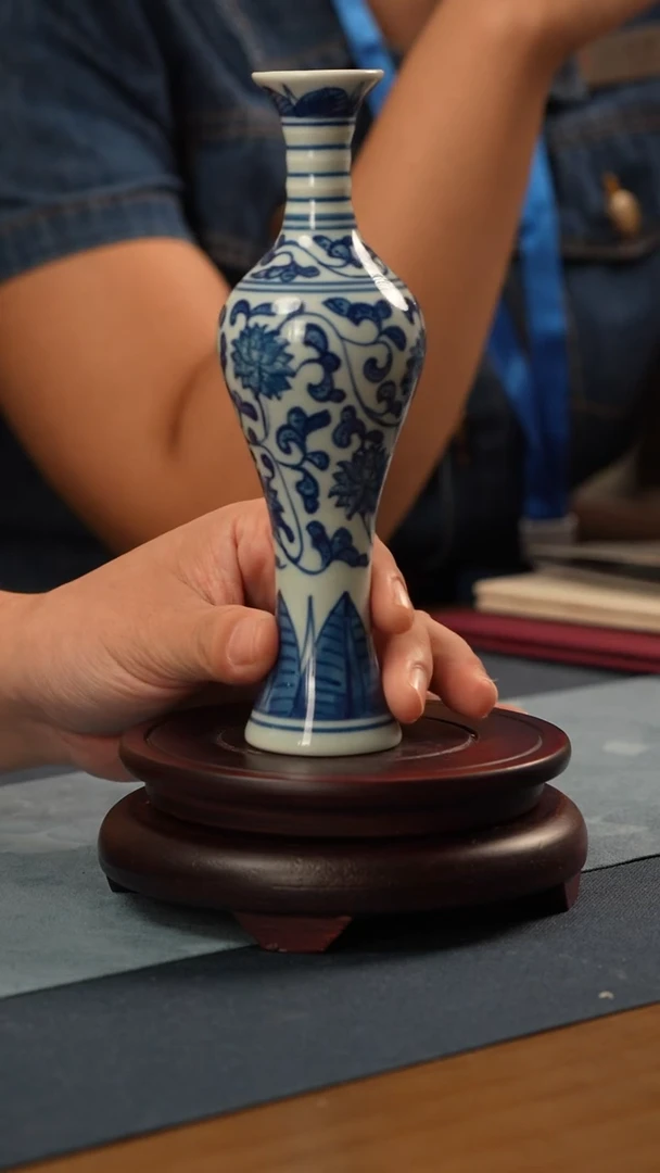瓶非遗-艾老师-青花缠枝瓶