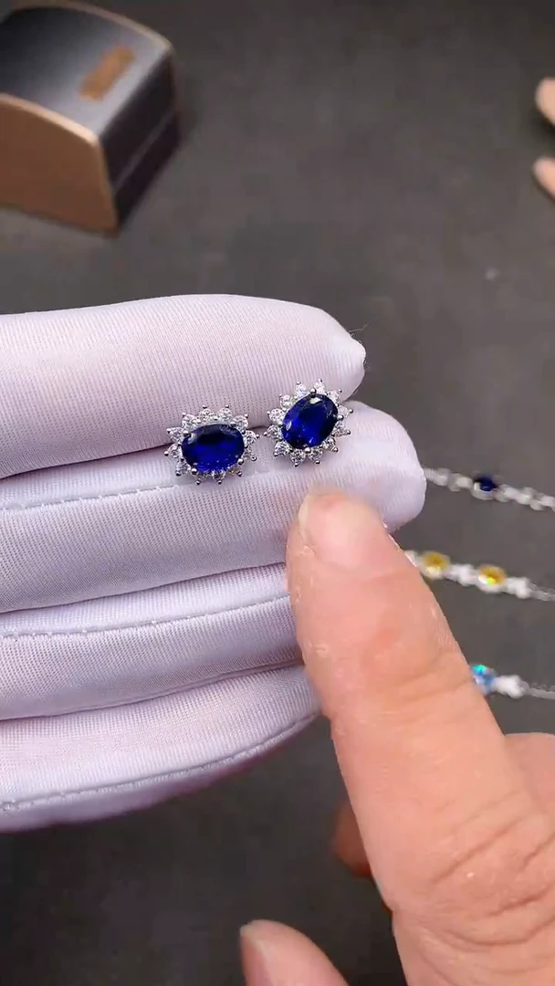 【闪购商品】蓝宝石耳饰银S925镶嵌......