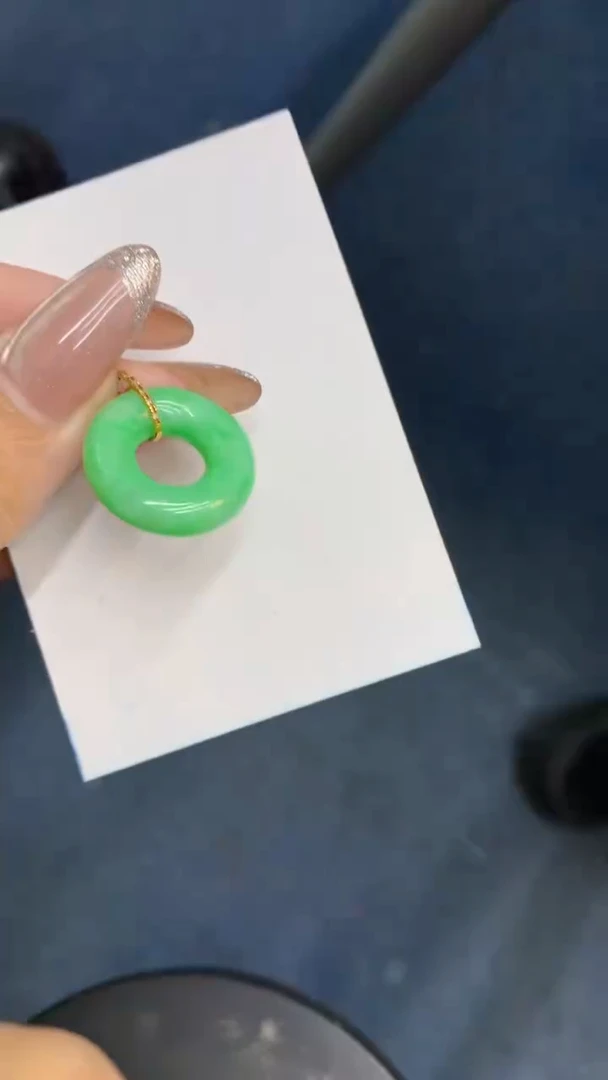 颈饰18K金镶嵌翡翠1