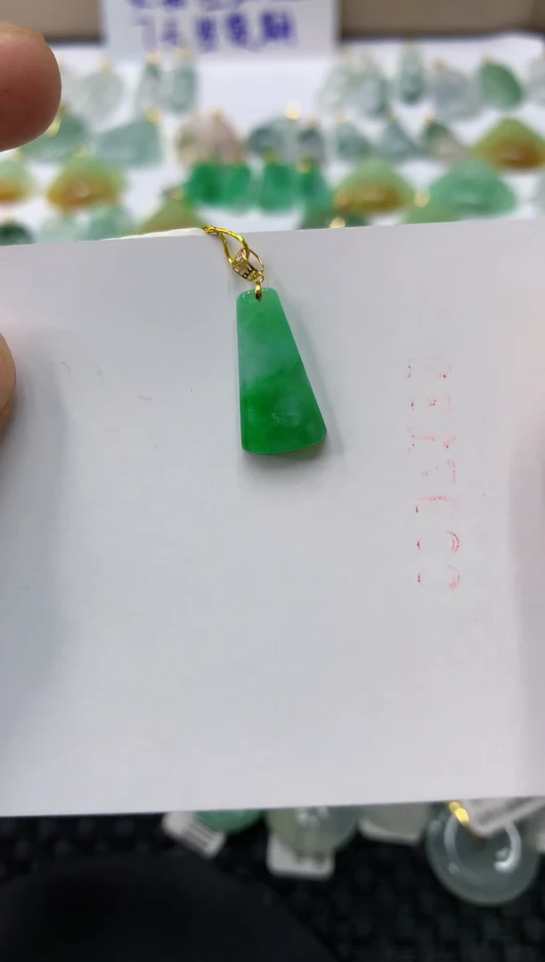 翡翠18K金镶嵌颈饰111111111111