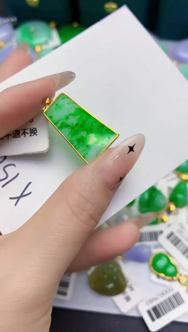 颈饰18K金镶嵌翡翠缅甸天然翡翠A货
