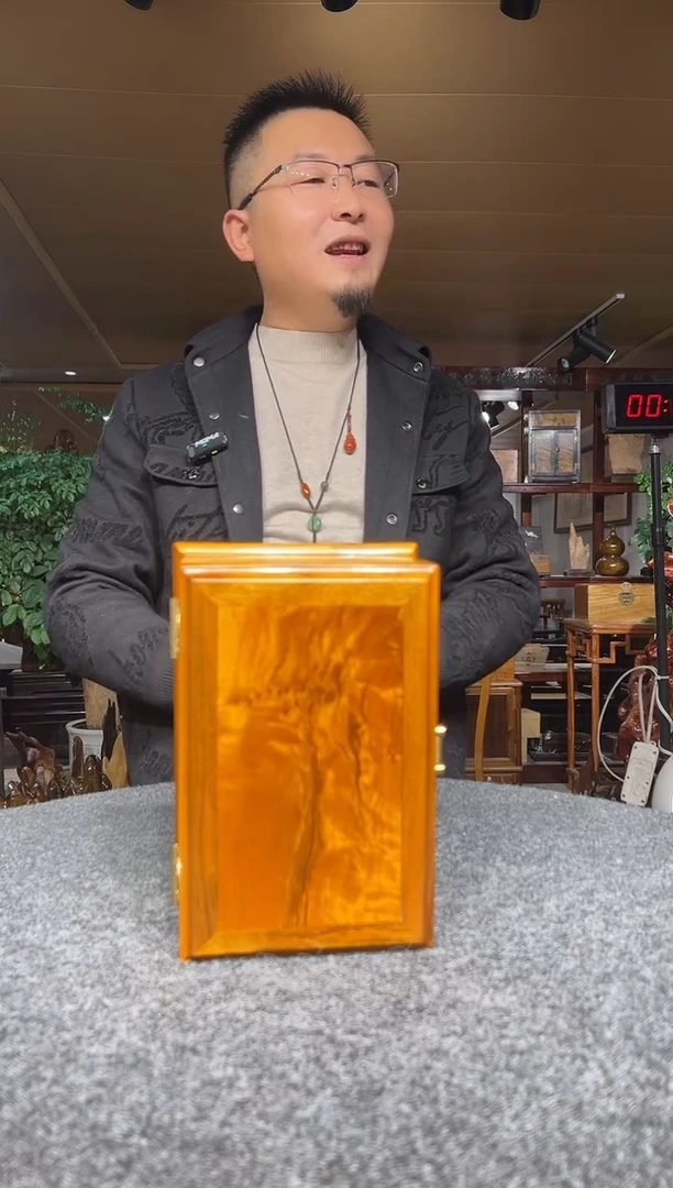 金丝楠￥***狼随型摆件