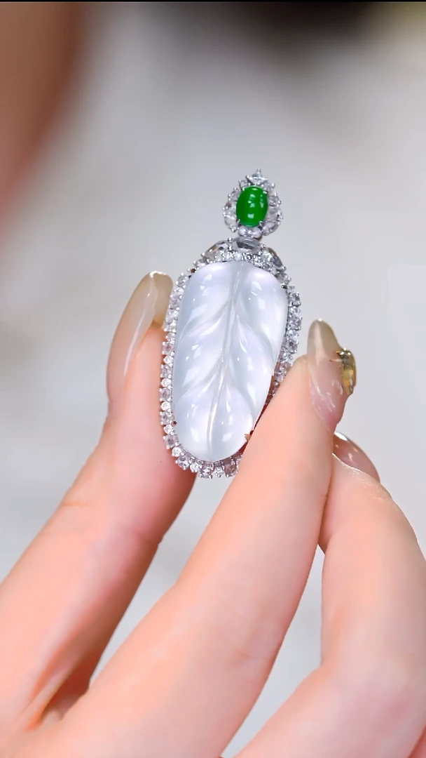 吊坠(不含链)18K金镶嵌翡翠33