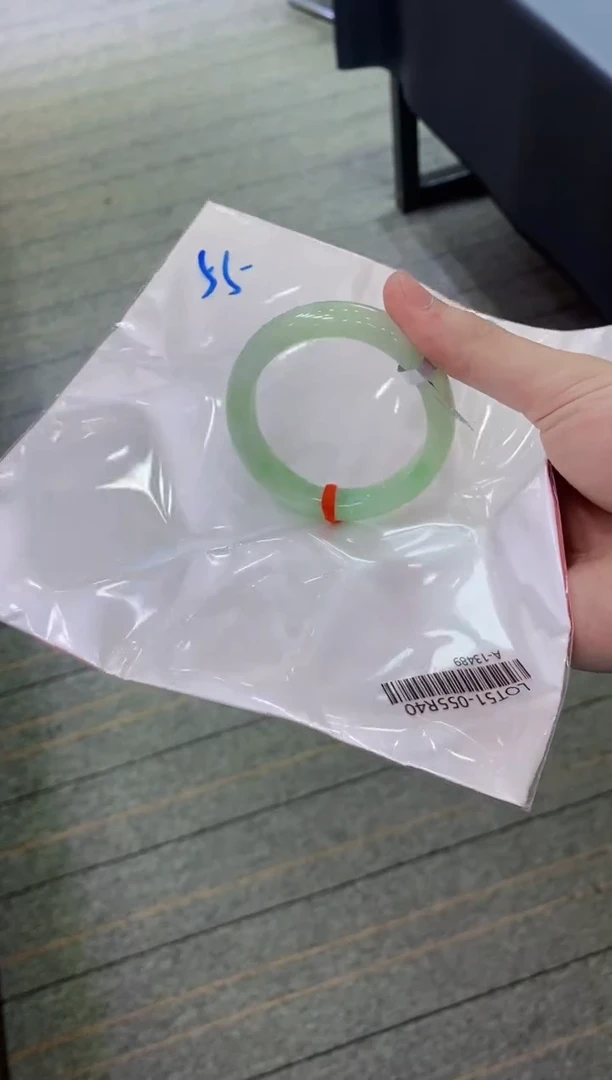 【闪购商品】翡翠手镯未镶嵌                