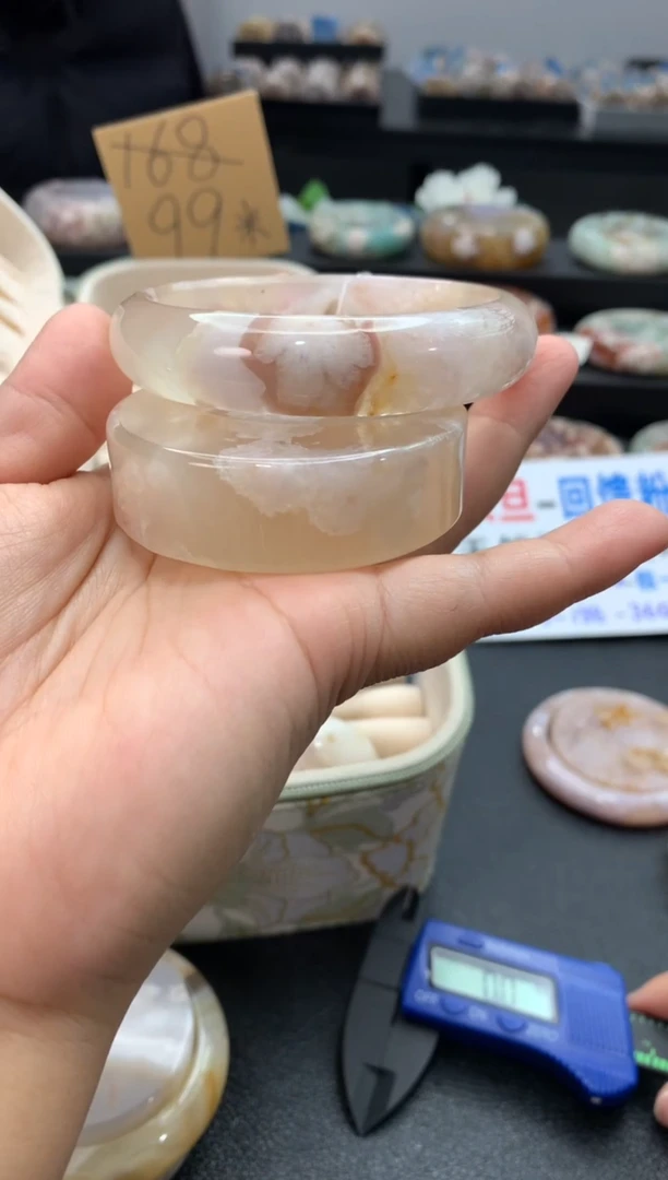 未镶嵌手镯石英质玉（60-61圈口）赠送镯心 无证书