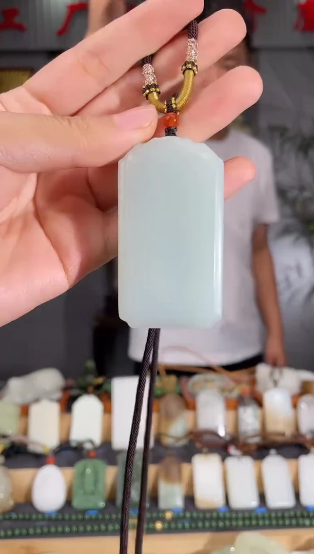 和田玉未镶嵌颈饰1