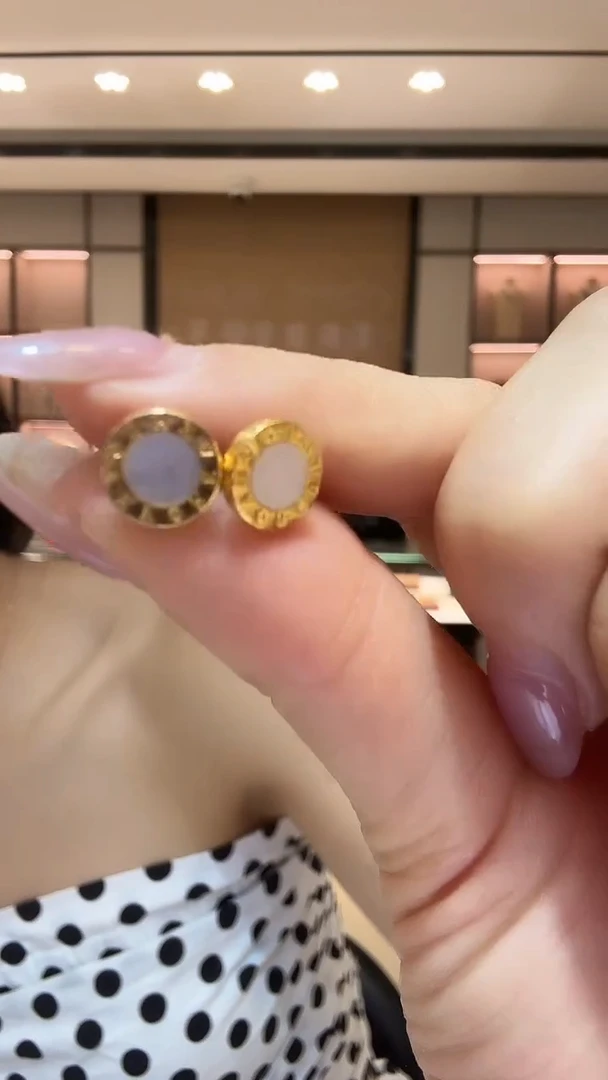 玛瑙/玉髓耳钉18K金镶嵌耳钉