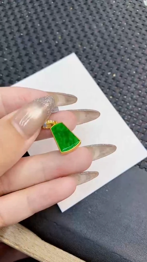 颈饰未镶嵌翡翠1