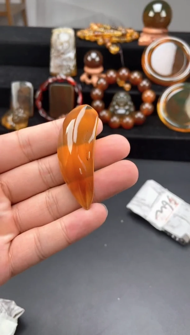 琥珀颈饰未镶嵌金棕珀柳叶随形吊坠