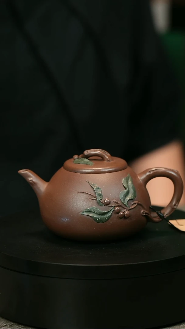 茶壶紫砂用****恬H1975周卓琴彩绘贴叶树圆