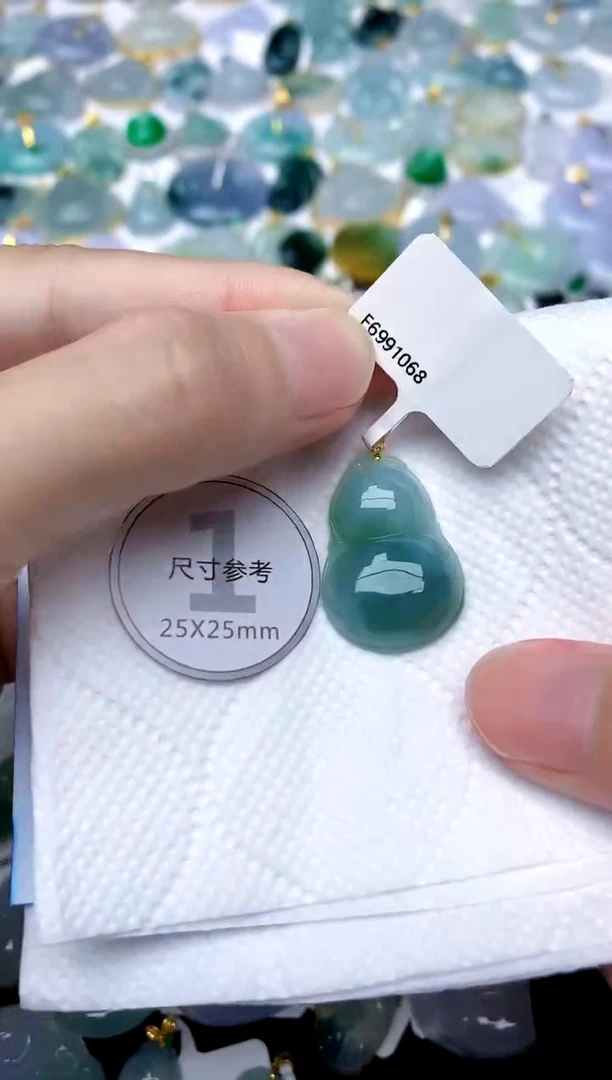 颈饰18K金镶嵌翡翠天然A货翡翠