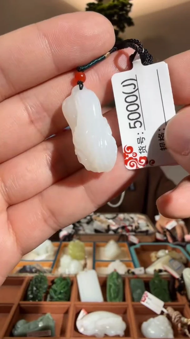 颈饰未镶嵌和田玉J