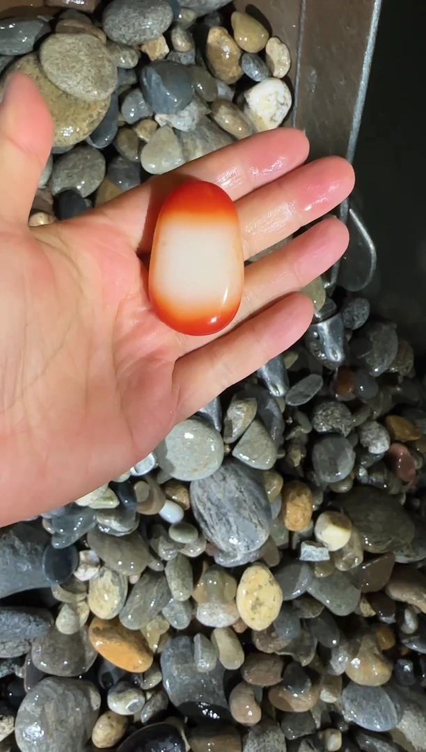 未镶嵌和田玉（糖玉）挂件红玉天地红