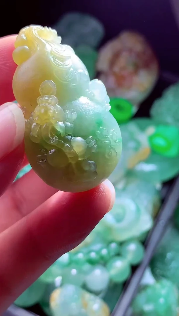 未镶嵌定制翡翠执**?翡翠毛货定制