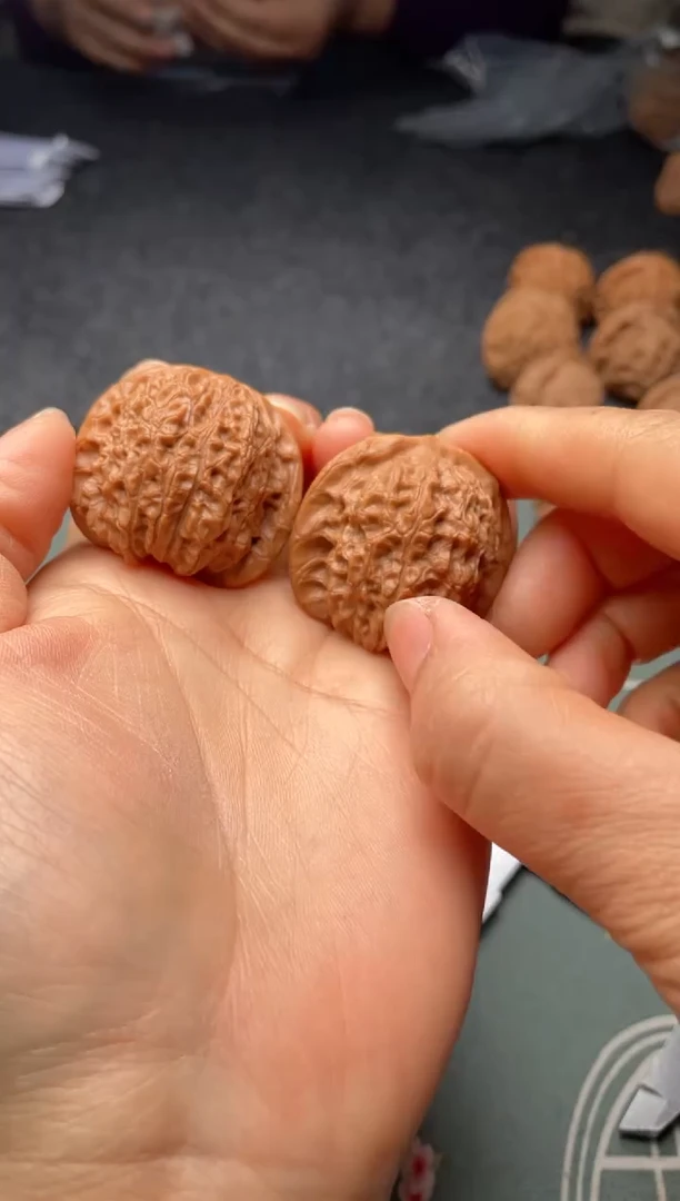 把件文玩核桃w215  血麒麟   37