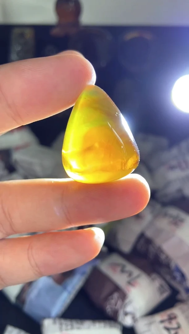 琥珀颈饰未镶嵌金棕珀水滴吊坠