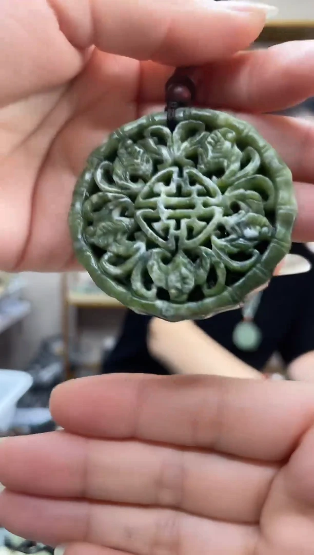 未镶嵌岫玉吊坠·